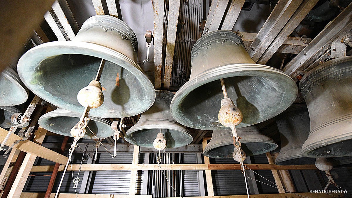 The Peace Tower’s entire ensemble of 53 bells weighs a total of 54 tonnes. Twenty-three of them will be refurbished at Royal Eijsbouts’ headquarters in the Netherlands.