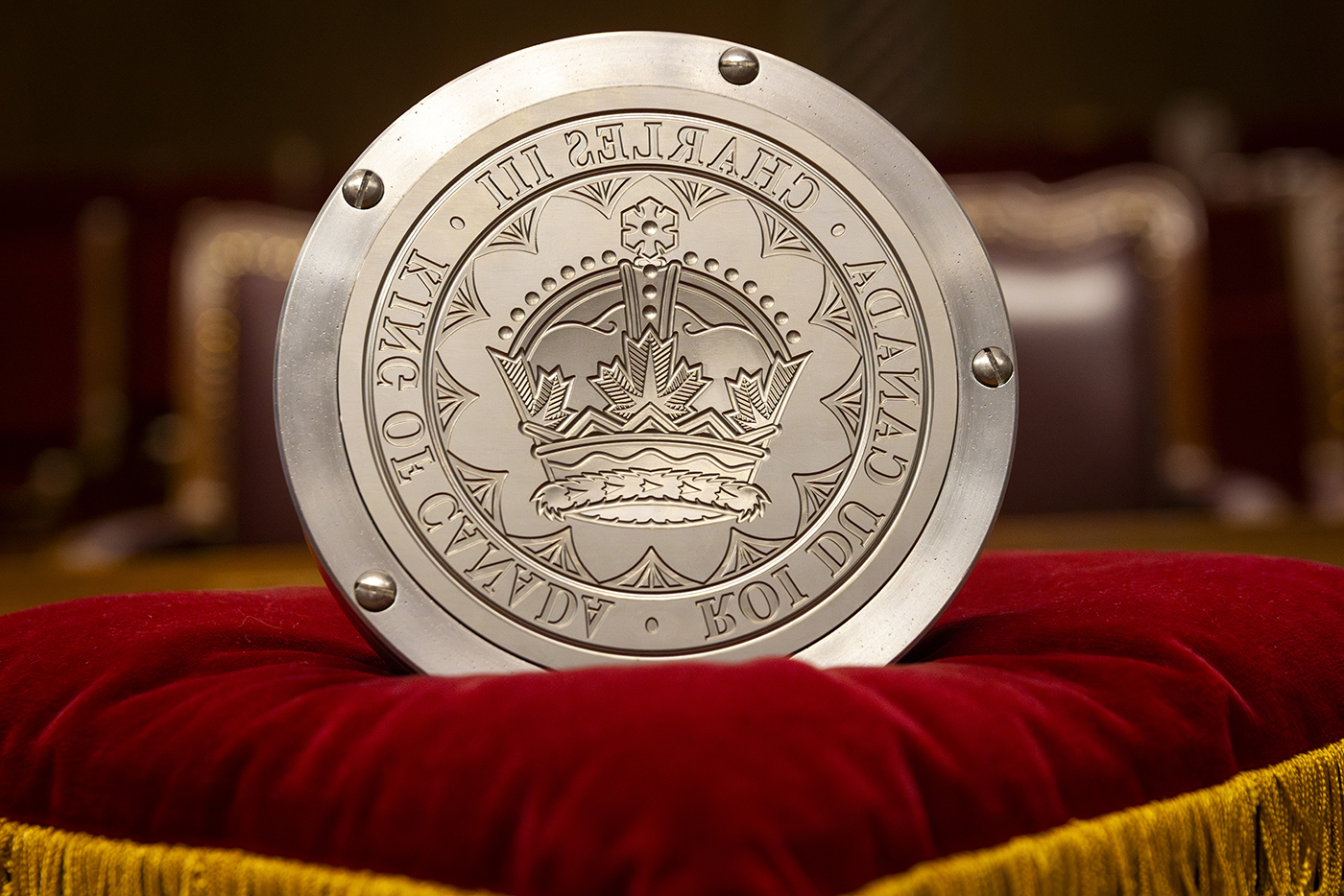 As part of the installation ceremony, Governor General Arbour was entrusted with the new Great Seal of Canada, created from a design approved by King Charles III during the 2025 royal visit that also saw him read the Speech from the Throne in the Senate Chamber. The central disc is permanent and features the Canadian Royal Crown, while the outer ring will be changed for each monarch. (Photo credit: Department of Canadian Heritage)