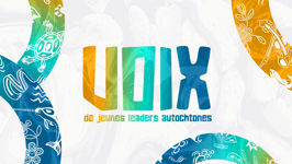 Visuel dans des tons de bleu, de vert et de jaune. Les mots « Voix de jeunes leaders autochtones », accompagnés de symboles autochtones.