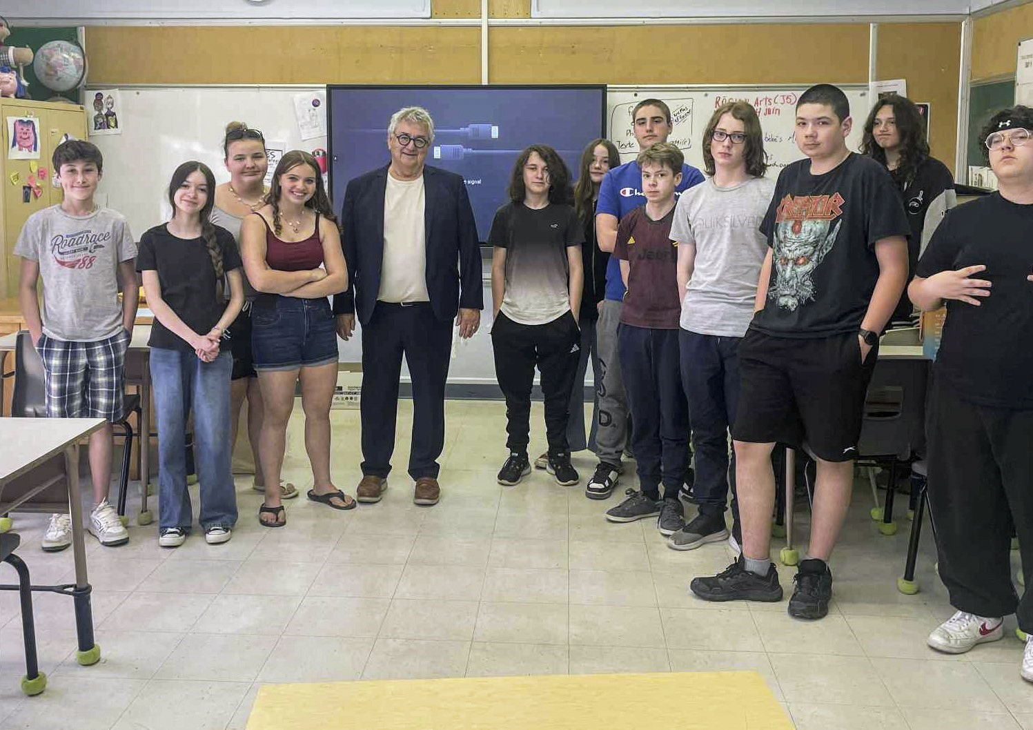 Friday, May 30, 2025 – Senator Éric Forest with students; visits coordinated by SENgage; École Ste-Luce and École des Hauts-Plateaux de la Source, Les Hauteurs, Quebec.
