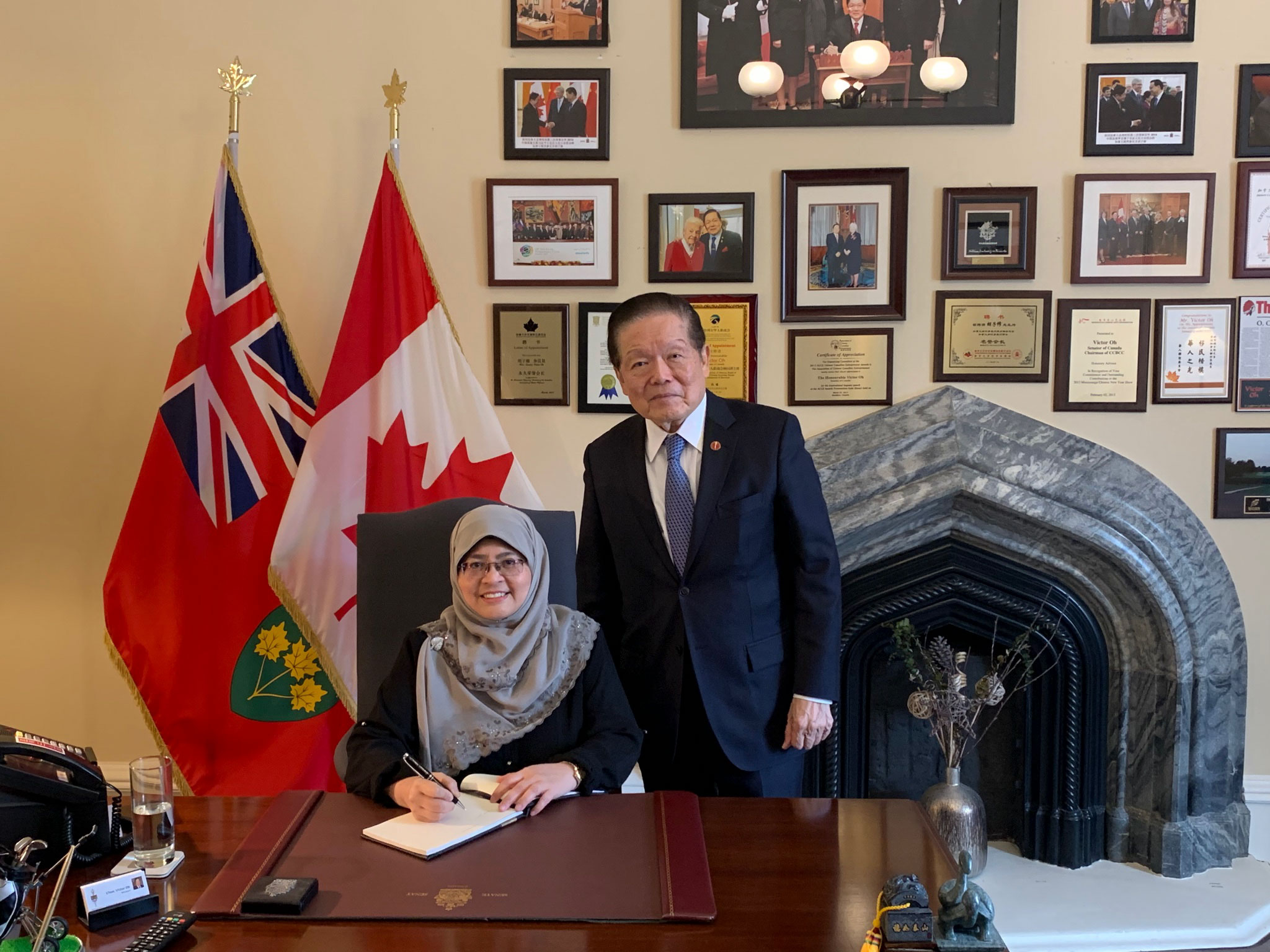 Wednesday, March 23, 2022 — Senator Victor Oh meets Her Excellency Anizan Siti Hajjar Adnin, High Commissioner of Malaysia to Canada. They discussed a variety of issues concerning Canada and Malaysia, including what makes Canada an attractive choice for Malaysian students looking to study abroad.