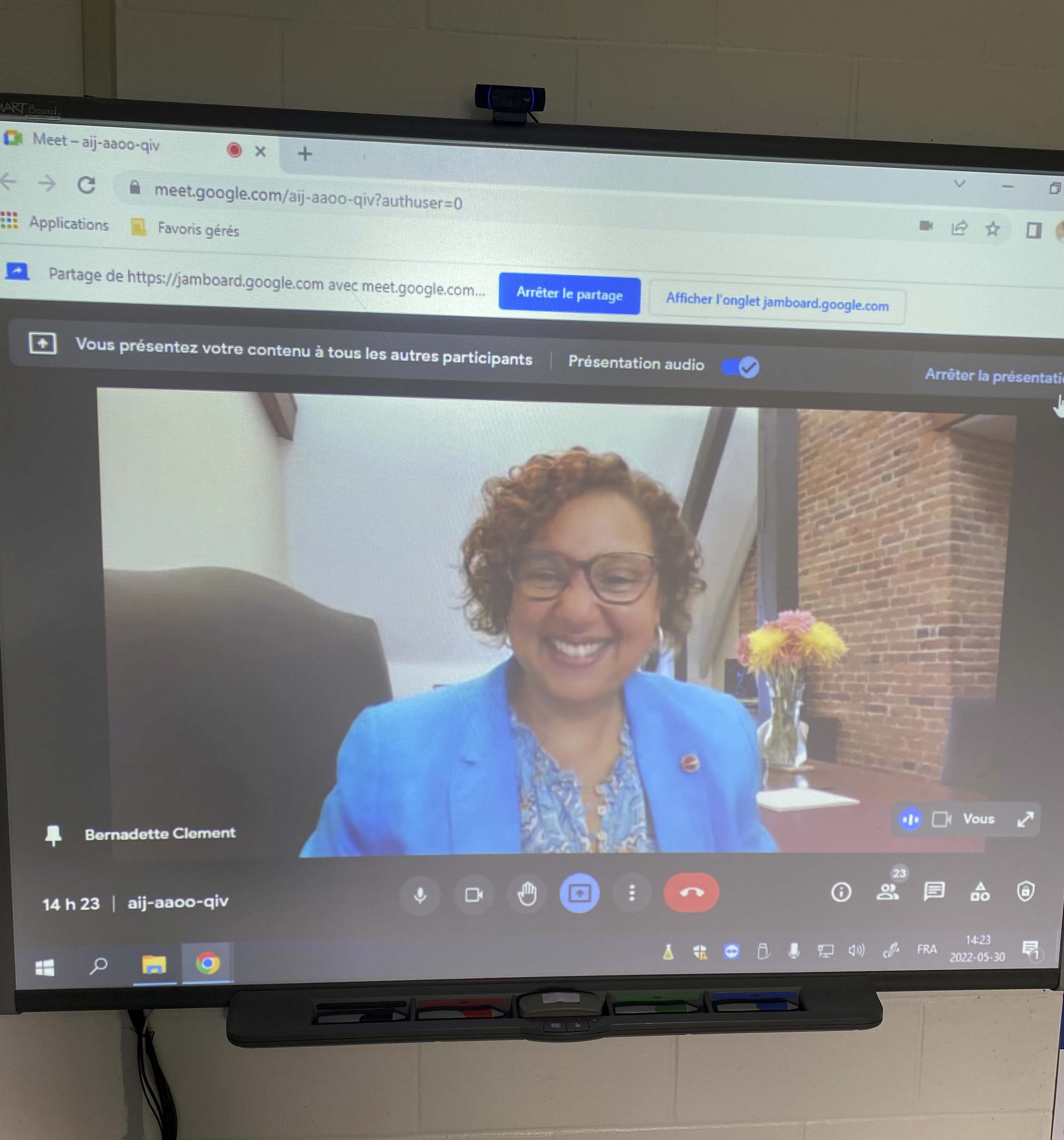 Monday, May 30, 2022 – Senator Bernadette Clement participates in a virtual class on Canadian law and politics at Le Relais Catholic high school in Alexandria, Ontario. The course provides a rare opportunity for francophone students in Grades 11 and 12 across the region to learn and discuss politics together.