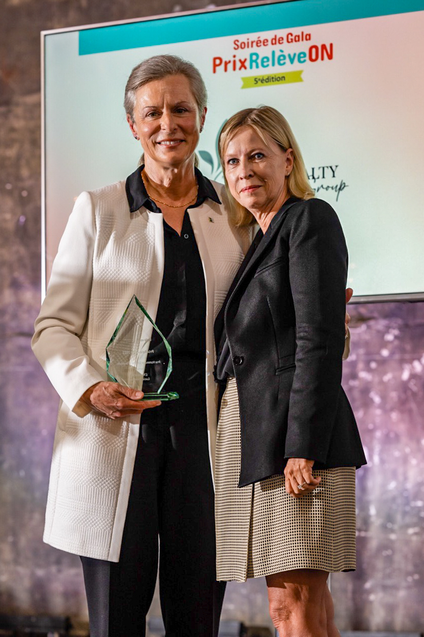 Thursday, June 16, 2022 – Senator Lucie Moncion is pictured with Nicole Gervais, wife of the late Stéphane Teasdale, after receiving the Stéphane Teasdale Tribute Award at the Canadian Club of Toronto. The award recognizes a francophone member of Ontario’s business community.