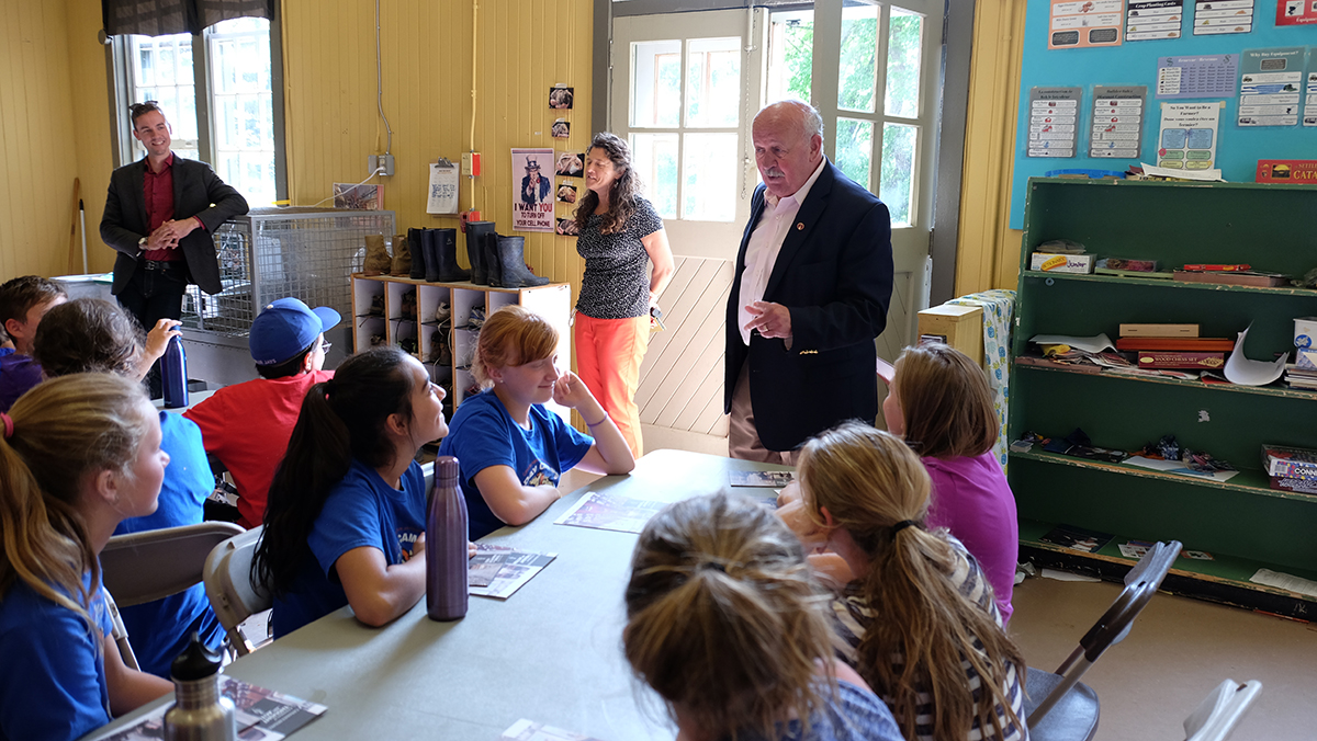 Senator Terry M. Mercer meets with participants in the Canada Agriculture and Food Museum’s Junior Farmer Camp in Ottawa in September 2017 as part of his work with the Senate Committee on Agriculture and Forestry.