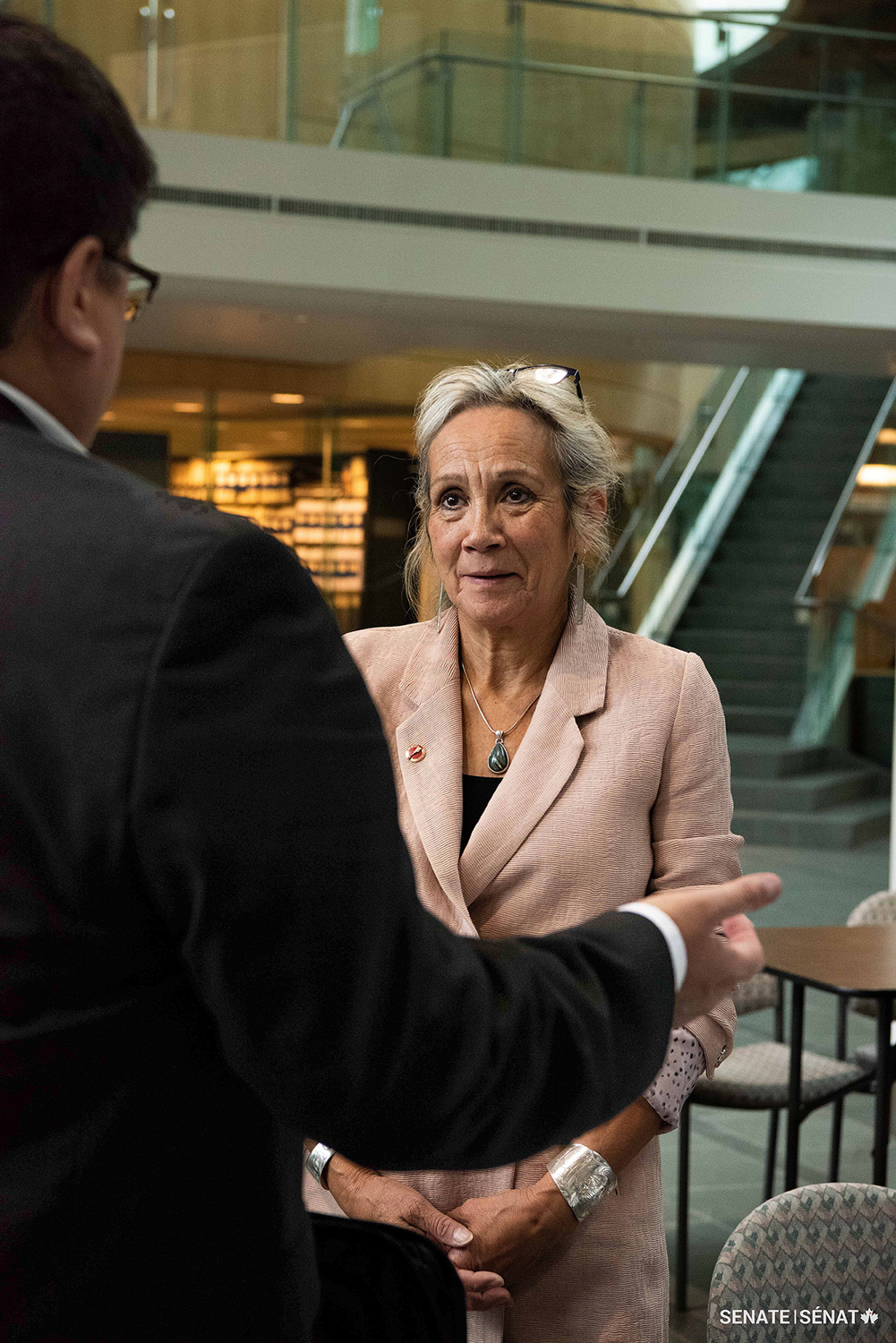 Senator McCallum listens to an attendee of the Senate Committee on Indigenous Peoples’ meeting in Yellowknife, N.W.T. during a fact-finding mission in 2018.