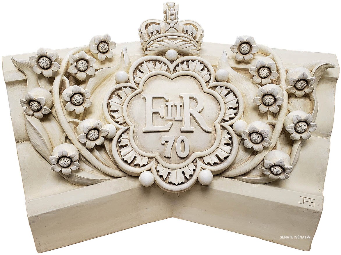 The finished plaster maquette. (John-Philippe Smith, <em>Maquette of H.M. Queen Elizabeth II’s Canadian Platinum Jubilee Emblem for Centre Block</em>, 2022. Plaster, H: 32 cm x W: 61 cm x D: 61 cm, Government of Canada)