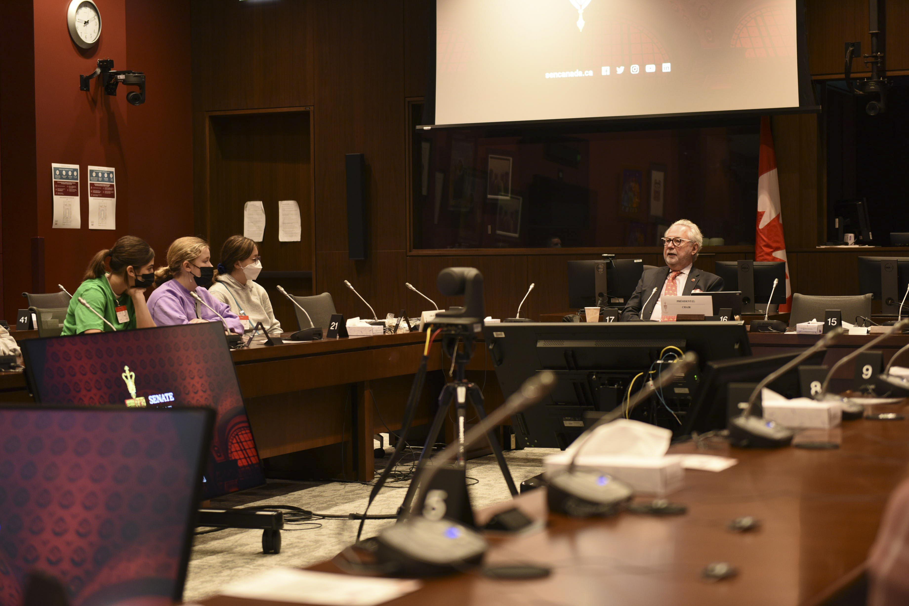 Wednesday, May 25, 2022 – Senator Peter Harder meets with students from Kitchener’s Rockway Mennonite Collegiate at the Senate of Canada Building in Ottawa, Ontario. He spoke to students about his role as a senator, the history of the Upper Chamber and the federal legislative process.