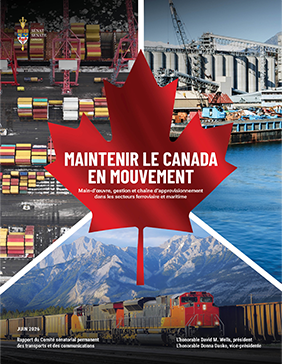 Un collage de trois images illustrant la chaîne d’approvisionnement du transport au Canada, comprenant des conteneurs empilés, des grues portuaires à un terminal céréalier en bord de mer et un train de marchandises circulant dans un paysage montagneux. Au centre, une grande feuille d’érable rouge superposée aux images affiche les mots « maintenir le Canada en mouvement : main-d’œuvre, gestion et chaîne d’approvisionnement dans les secteurs ferroviaire et maritime ».
Au bas de l’image, le texte indique :
Juin 2026
Rapport du Comité sénatorial permanent des transports et des communications
L’honorable David M. Wells, président
L’honorable Donna Dasko, vice-présidente
