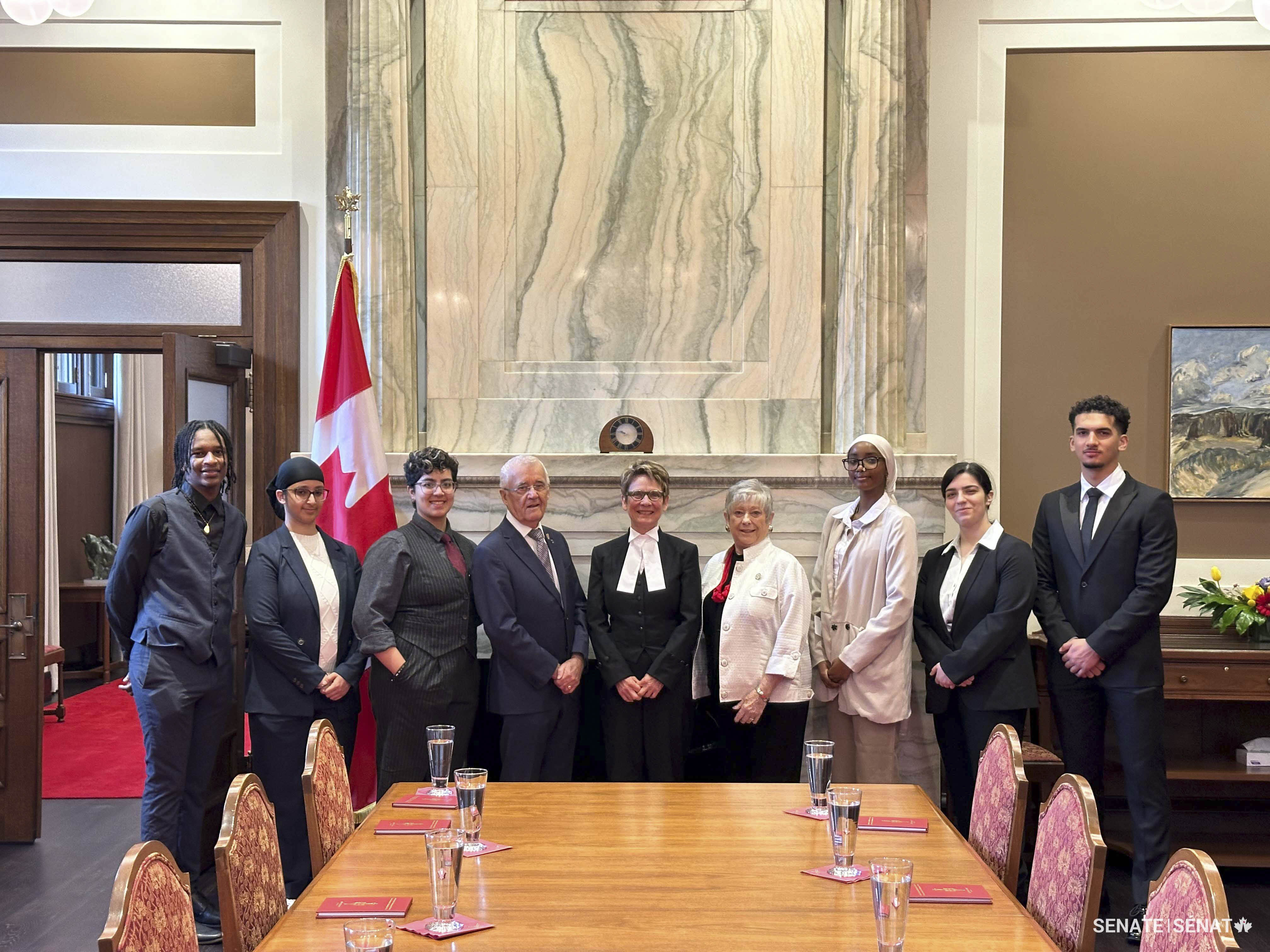 Thursday, October 24, 2024 – The Speaker of the Senate, the Honourable Raymonde Gagné, centre, and members of the Educational Foundation of the Ontario Association of Former Parliamentarians; organized by SENgage; Senate of Canada Building, Ottawa, Ontario.