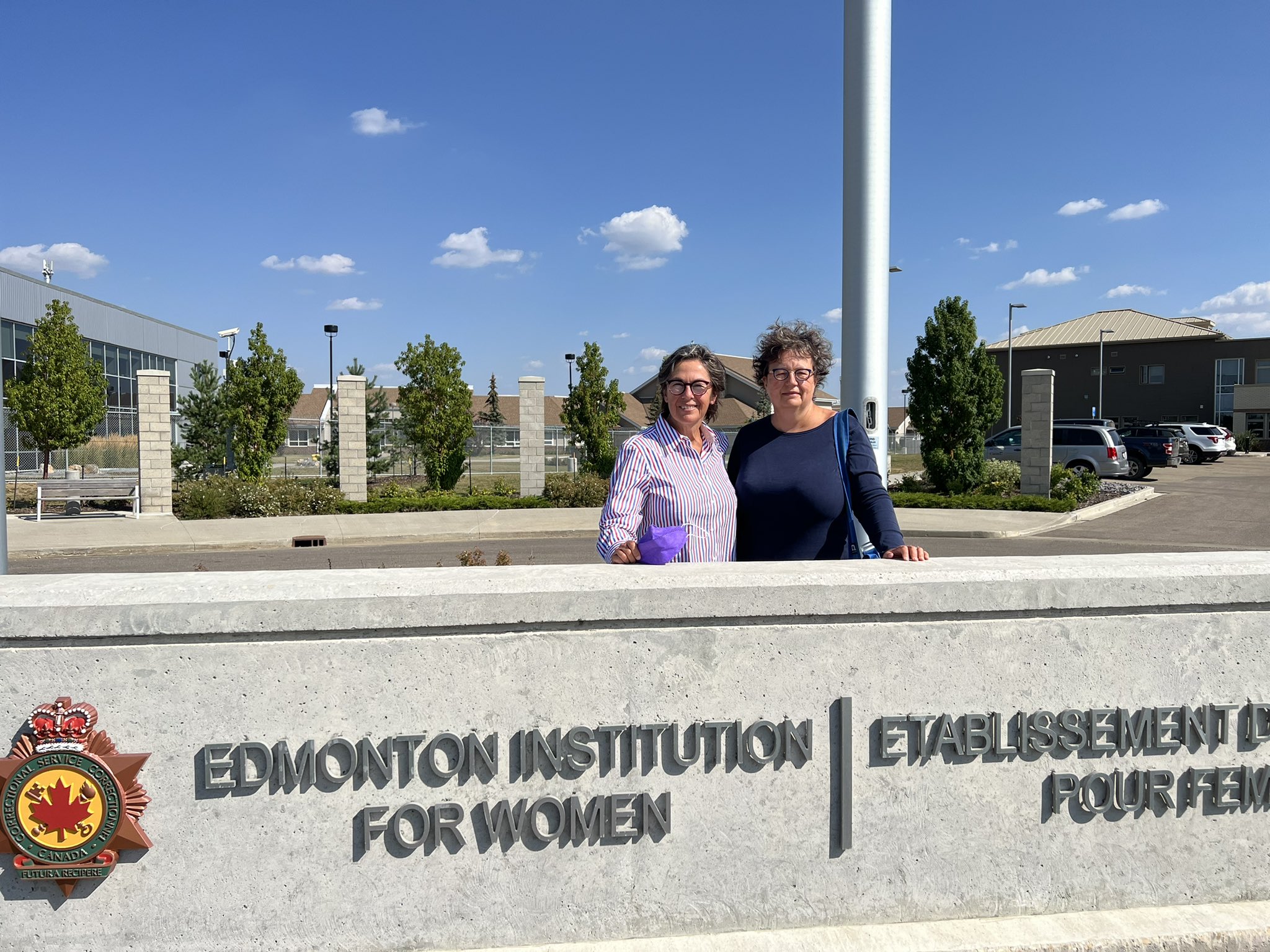 Friday, August 26, 2022 — Senators Kim Pate and Paula Simons visit the Edmonton Institution for Women to better understand the implications of criminal sentences and to raise awareness and hope for those behind the walls.