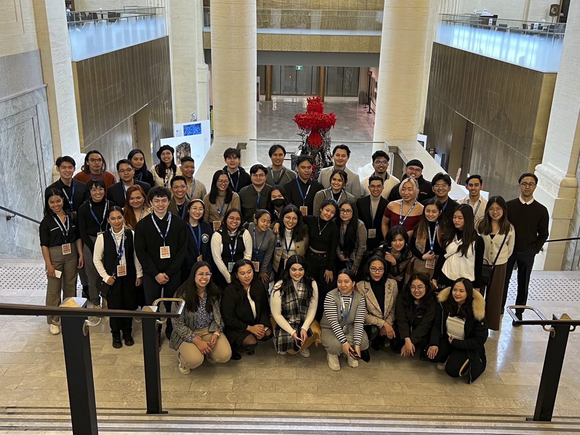 Senator F. Gigi Osler welcomes delegates from Pinoys on Parliament, a national youth leadership conference for Filipina/o/x-Canadians, for their visit of the Senate of Canada Building in Ottawa, Ontario. The theme for this year’s conference was “Balikbayan”, meaning “come home” in Tagalog. Delegates explored the meaning of home and celebrated their heritage.