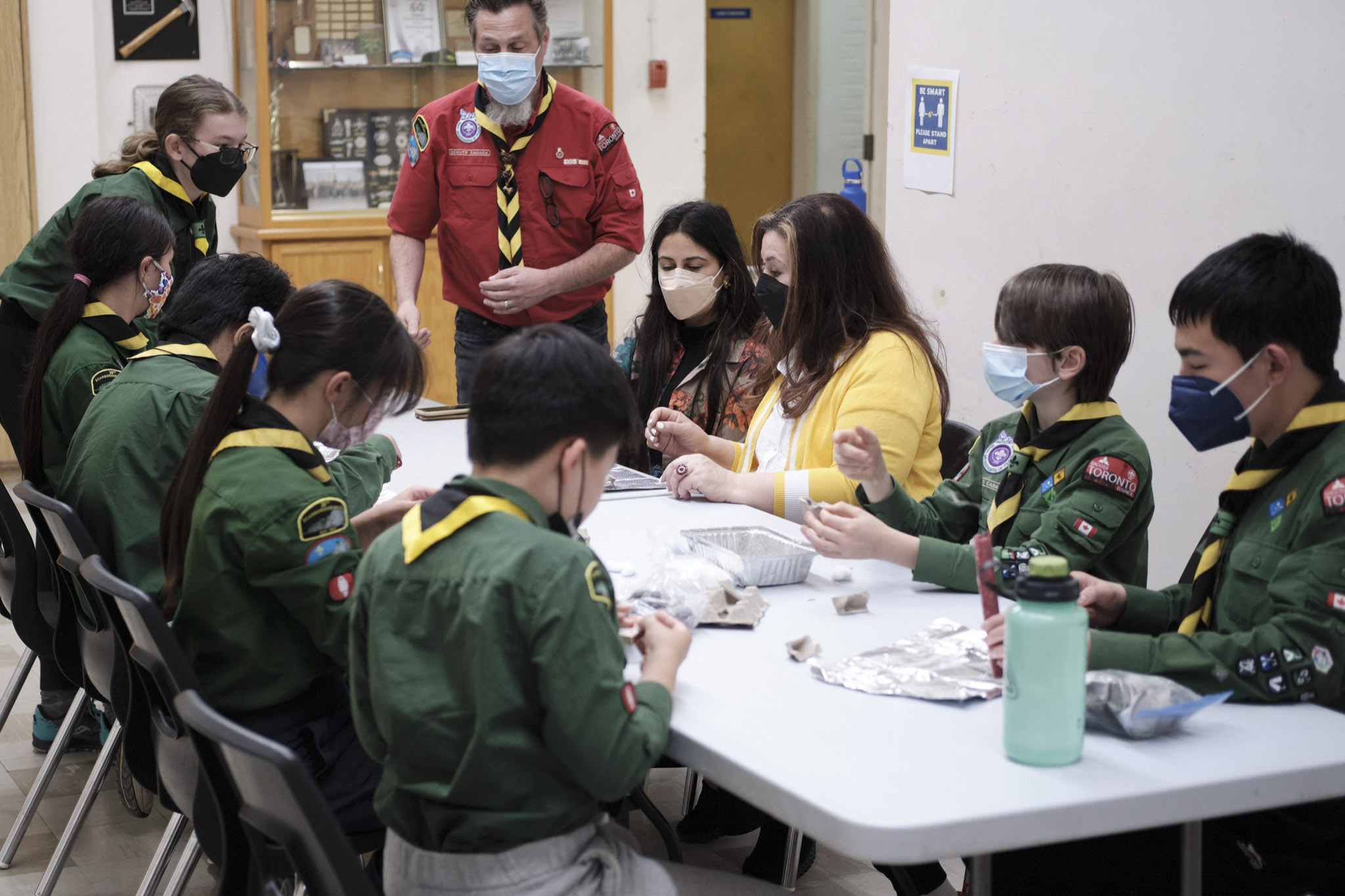 Wednesday, May 25, 2022 – Senator Salma Ataullahjan attends a Scouts Canada troop meeting in Scarborough, Ontario during an event organized by SENgage. The senator spoke about the role of the Upper Chamber and her journey to the Upper Chamber; members of the 20th Scarborough West Scout Group then shared their knot-tying and fire-starting skills. The Scouts presented Senator Ataullahjan with uniform crests, and she offered them pins celebrating the Queen’s Platinum Jubilee.