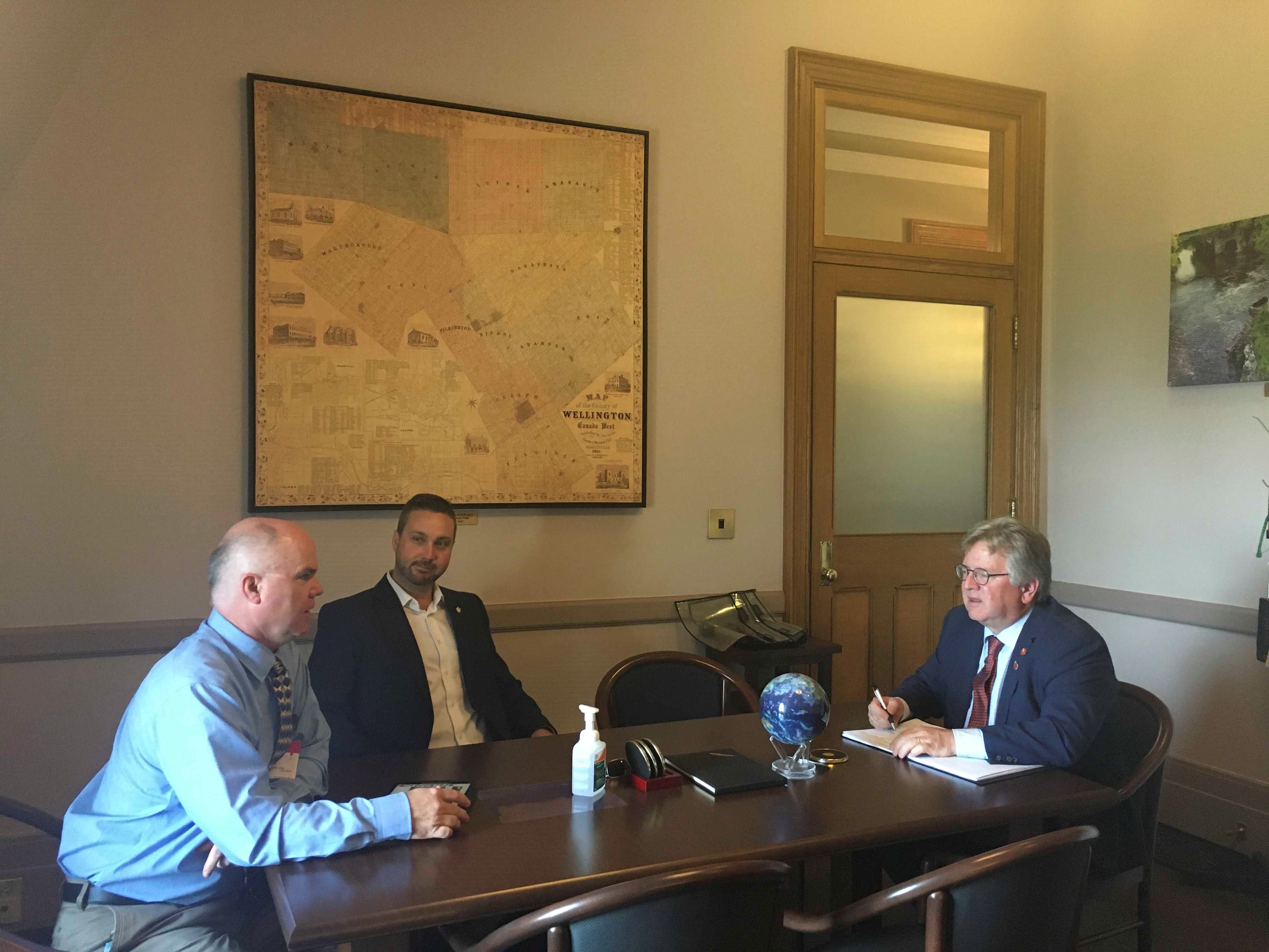 Tuesday, May 31, 2022 – Senator Rob Black (right) meets with Branden Leslie and Jason Saunders of the Grain Growers of Canada to discuss issues facing the grain industry. The senator also learned more about the organization’s work on soil health and Mr. Saunders’s efforts to collect data on soil organic matter.
