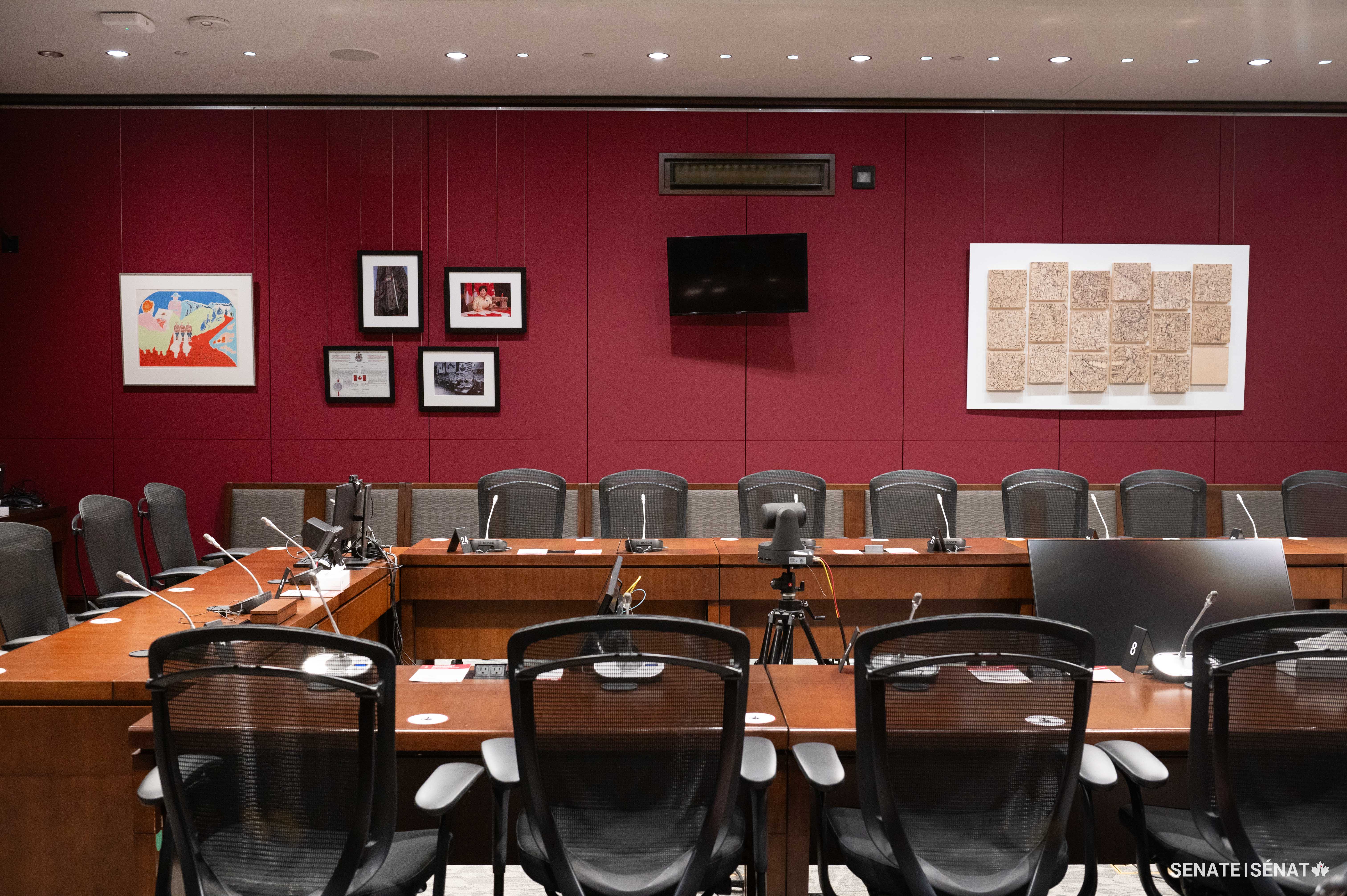 La Chambre rouge souligne le 60e anniversaire du drapeau national du Canada, et le rôle qu’ont joué les sénateurs dans son adoption, en présentant une nouvelle exposition dans l’édifice du Sénat du Canada.