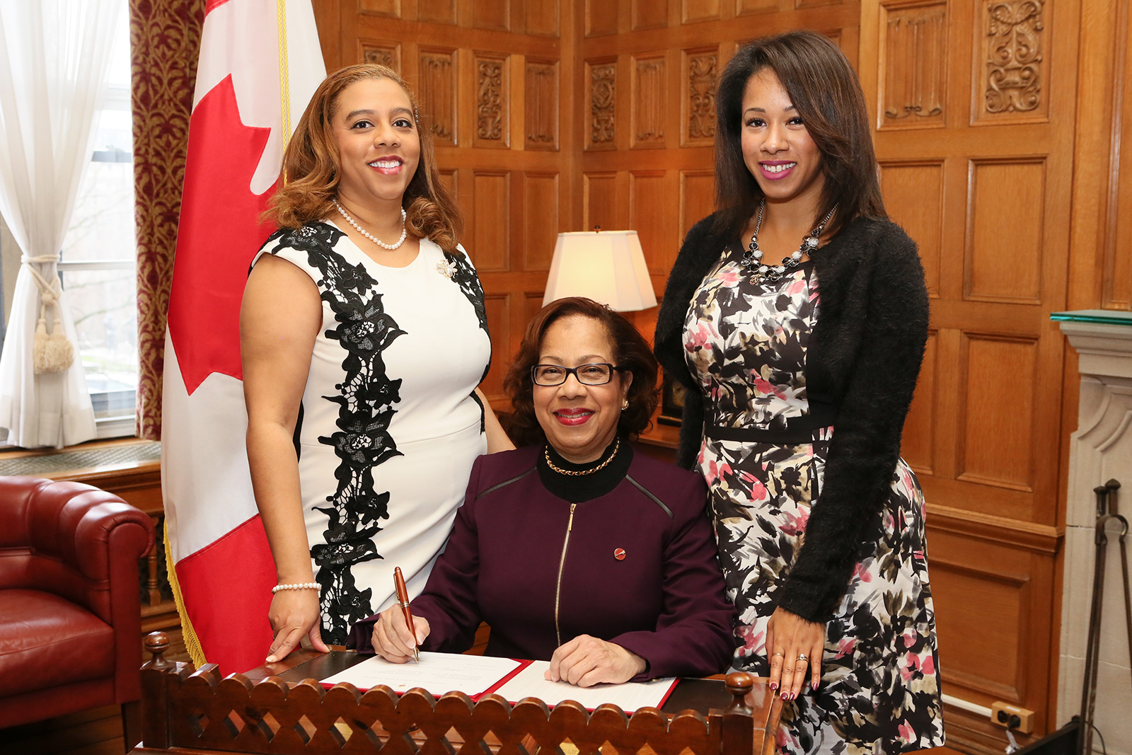 Senator Marie-Françoise Mégie during her Senate swearing-in ceremony in December 2016, with her daughters Aïda, left, and Sarah.