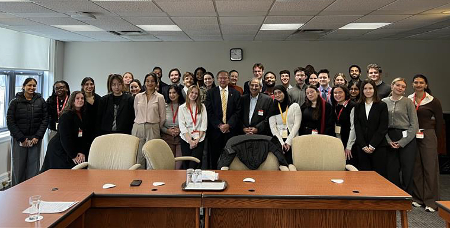 Tuesday, November 18, 2025 – Senator Jim Quinn with Queen’s University students; visit coordinated by SENgage; Victoria Building, Ottawa, Ontario.