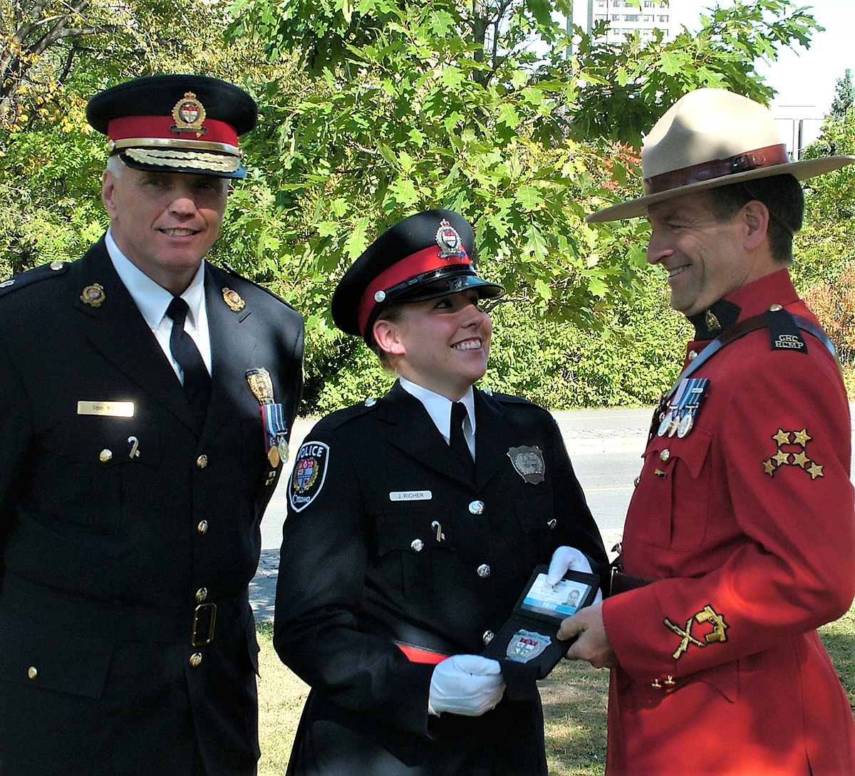 Senator White smiles with RCMP Staff Sgt. Marc Richer, whose daughter, Const. Julie Richer, was sworn into the Ottawa Police Service on September 9, 2009. Senator White was chief of the Ottawa Police Service from 2007 to 2012. (Photo credit: Office of Senator Vernon White)